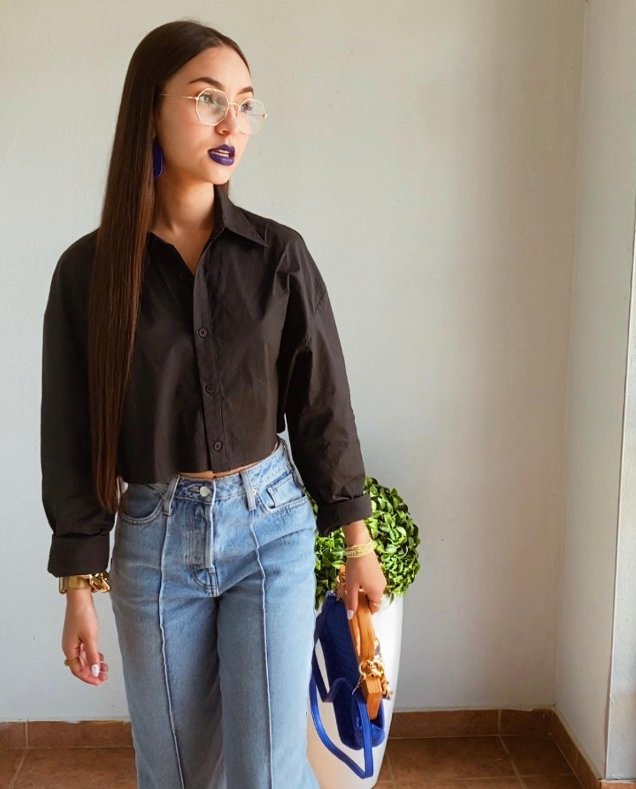 Crop button black top